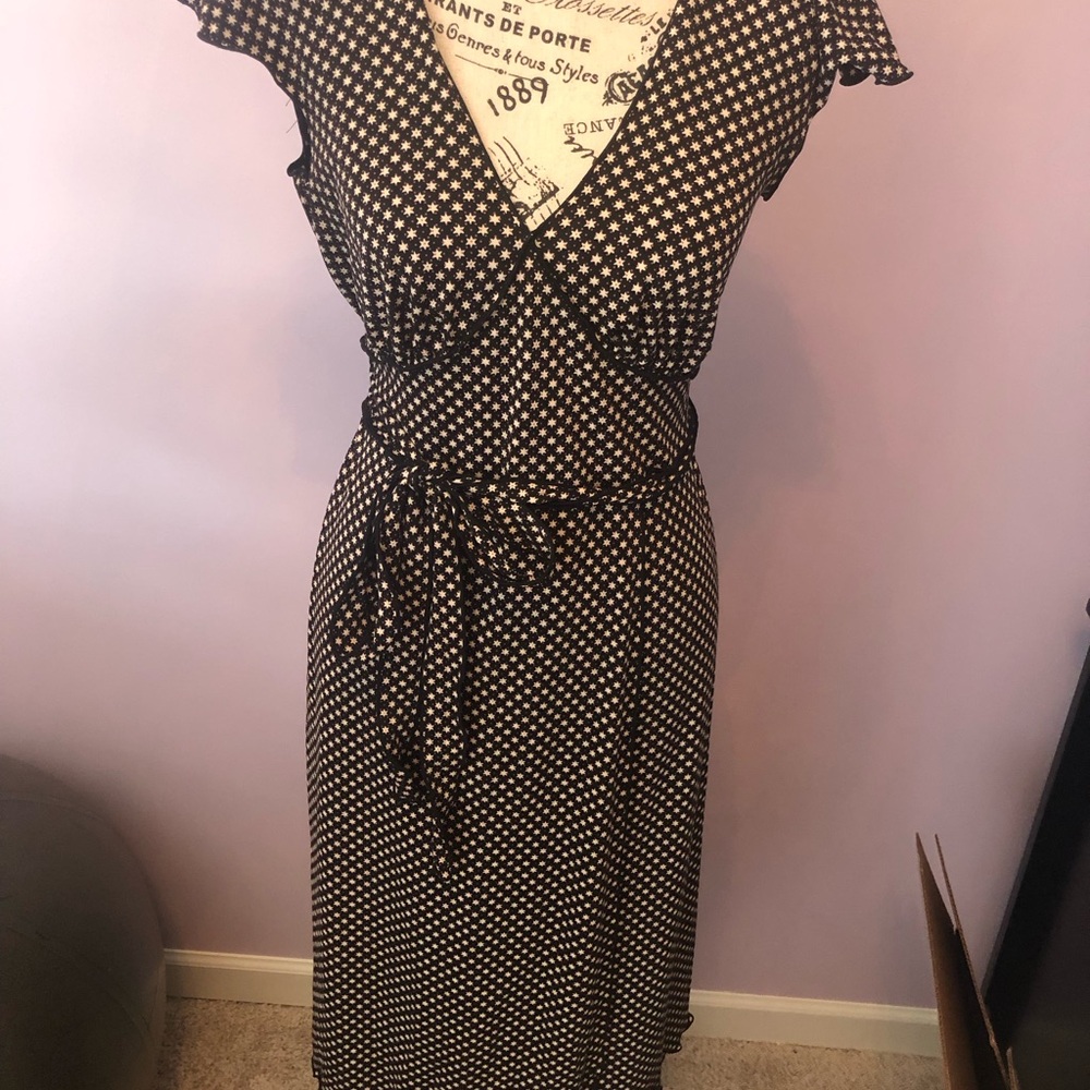 Max Studio ladies medium dress runs small. Tag is faded. Stretchy - Picture 3 of 11